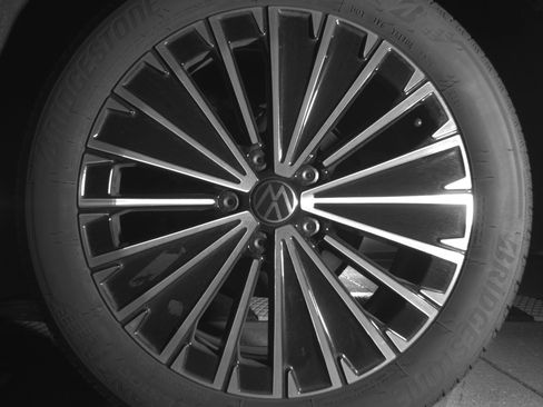 Used 2025 Volkswagen Taos SE image 14