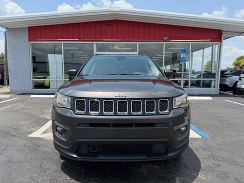 Used 2020 Jeep Compass Latitude FWD image 2