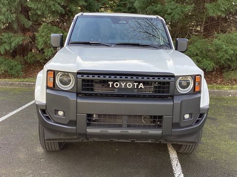 Used 2025 Toyota Land Cruiser image 17