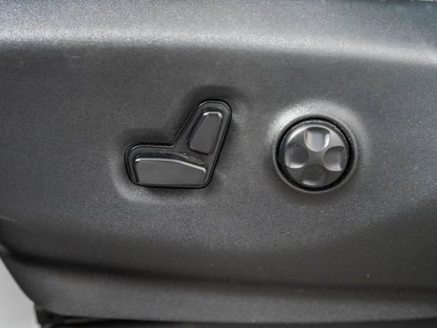 Used 2020 Chrysler Pacifica Touring-L image 31