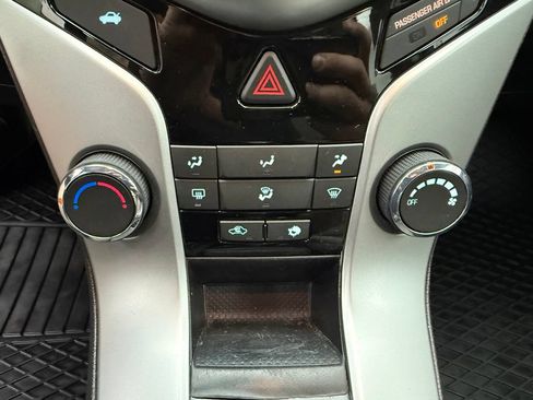 Used 2016 Chevrolet Cruze LT FWD image 6