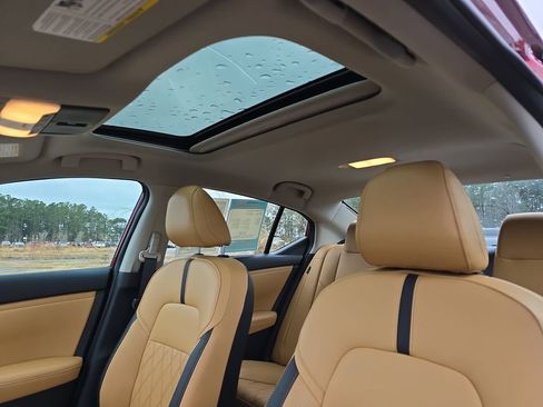 Used 2024 Nissan Sentra SV w/ SV Premium Package image 33