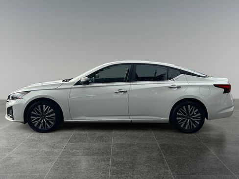 Used 2025 Nissan Altima 2.5 SV FWD image 4