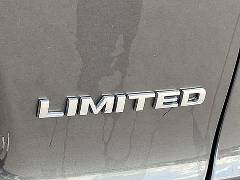 Used 2019 Jeep Cherokee Limited AWD/4WD image 28