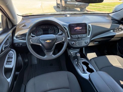 Used 2020 Chevrolet Malibu LT image 12