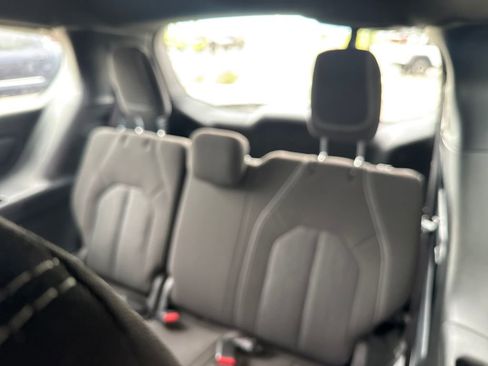 Used 2024 Chrysler Pacifica Touring FWD image 27