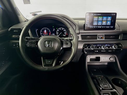 Used 2024 Honda Pilot TrailSport image 27