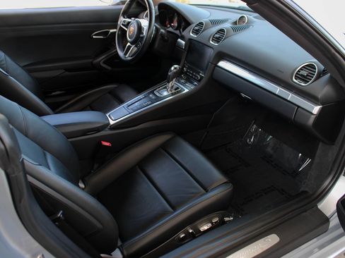 Used 2018 Porsche 718 Cayman S RWD image 15