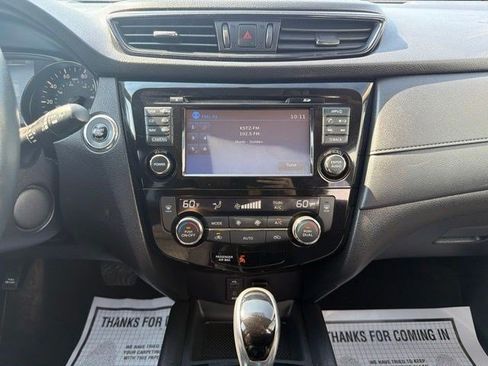 Used 2017 Nissan Rogue SV w/ SV Premium Package AWD/4WD image 23