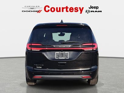 New 2027 Chrysler Pacifica Select