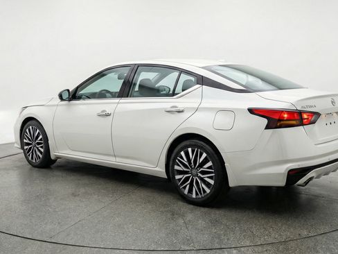 Used 2025 Nissan Altima 2.5 SV FWD image 6