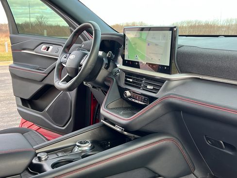 Used 2025 Ford Explorer ST-Line w/ ST-Line Street Pack image 29