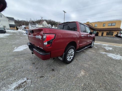 Used 2021 Nissan Titan SL w/ Moonroof Package image 7