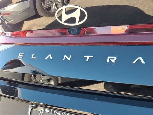 Used 2025 Hyundai Elantra Sport image 5