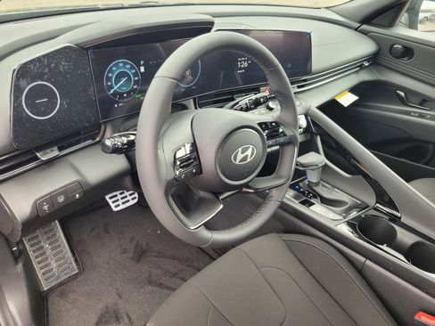 New 2025 Hyundai Elantra SEL image 14