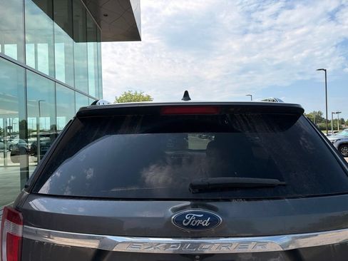 Used 2017 Ford Explorer Limited w/ Equipment Group 301A AWD/4WD image 3