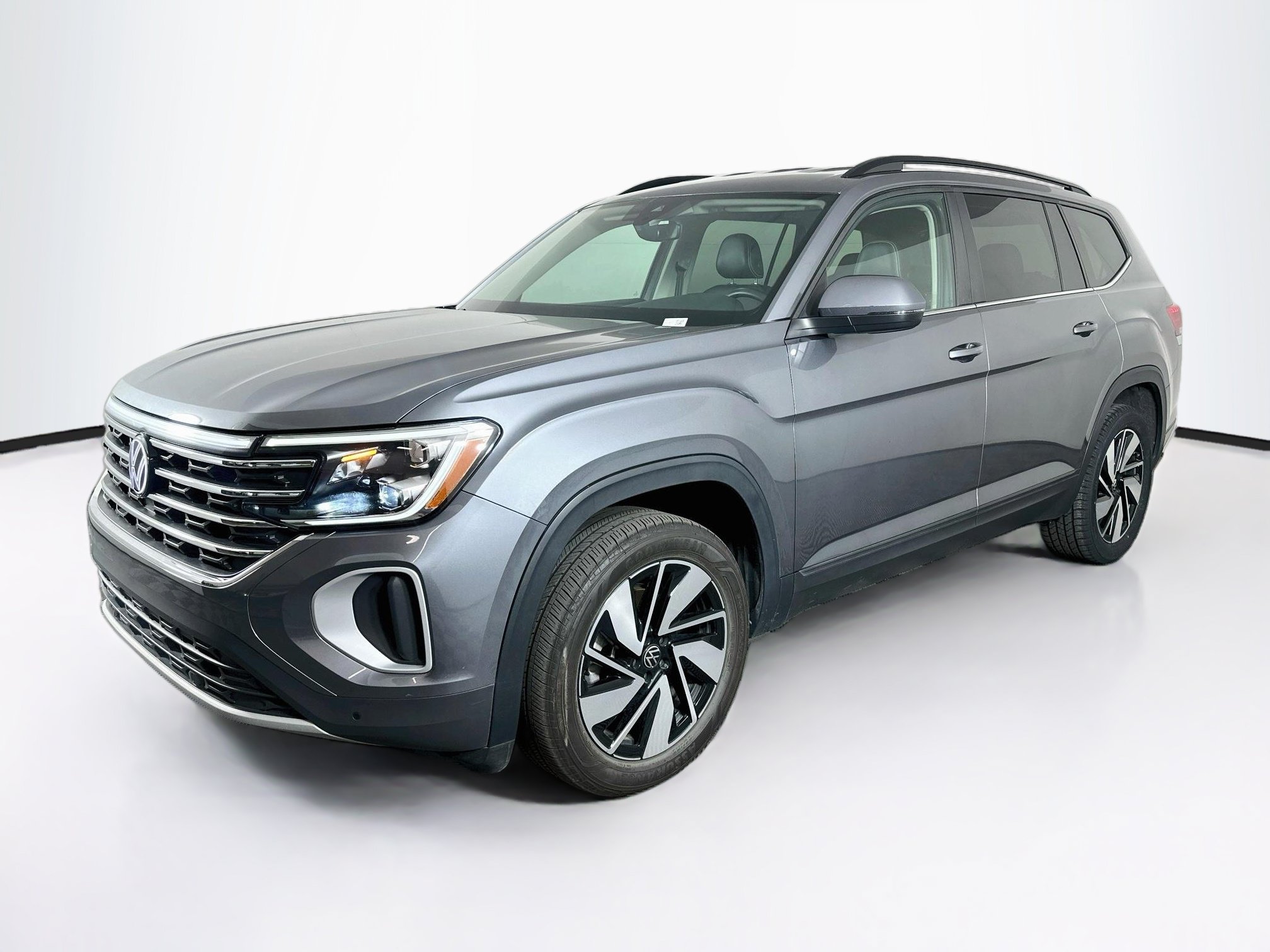 Used 2025 Volkswagen Atlas SE FWD image 3