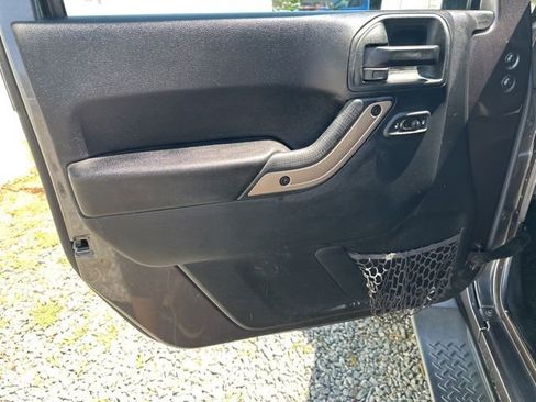 Used 2016 Jeep Wrangler Unlimited Sahara AWD/4WD image 12