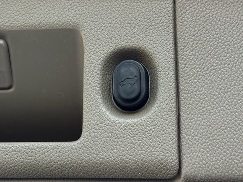 Used 2017 GMC Yukon XL SLT AWD/4WD image 24