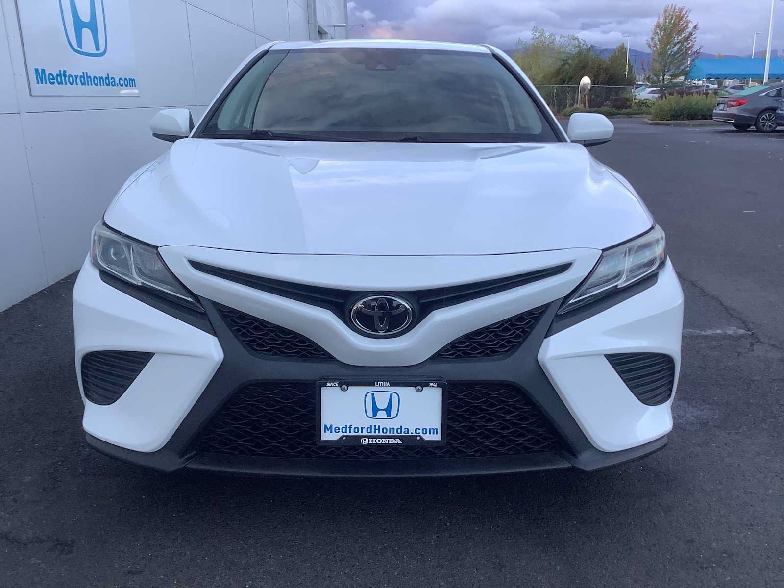 Used 2020 Toyota Camry SE w/ Carpet Mat Package FWD image 9