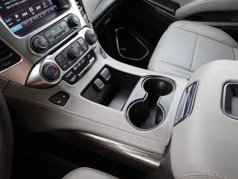 Used 2018 Chevrolet Suburban LT RWD image 12