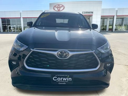 Used 2022 Toyota Highlander XLE AWD/4WD image 8