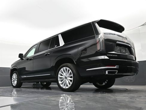 Certified 2025 Cadillac Escalade ESV Luxury RWD image 25