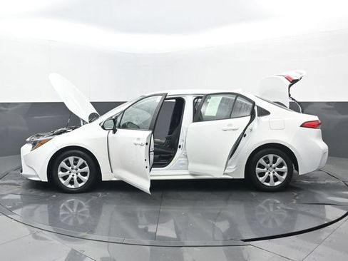 Used 2024 Toyota Corolla LE FWD image 31