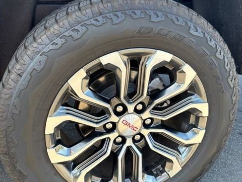 Used 2025 GMC Canyon Denali AWD/4WD image 10
