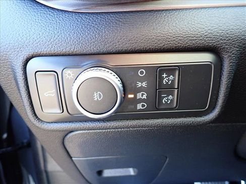 Used 2022 Ford Explorer Limited w/ Equipment Group 301A AWD/4WD image 18