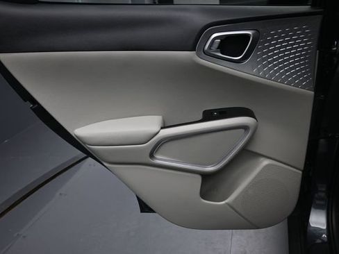 Used 2025 Kia Soul LX FWD image 22