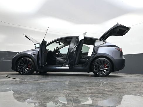 Used 2022 Tesla Model Y Performance image 40