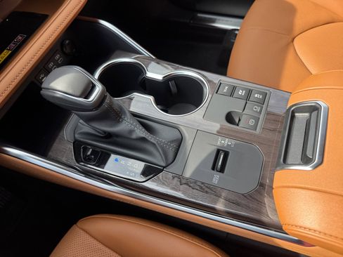 New 2026 Toyota Highlander Platinum AWD/4WD image 14