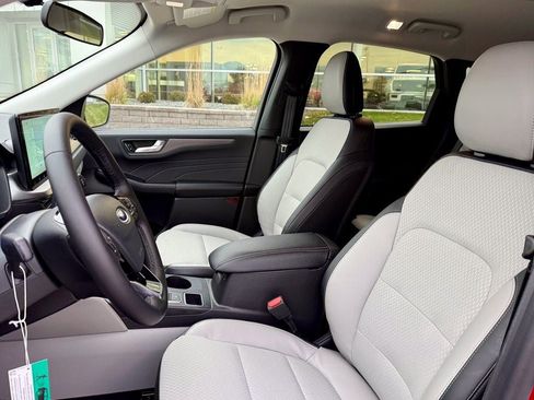 New 2026 Ford Escape SE image 9