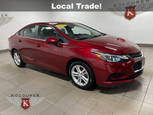 Used 2018 Chevrolet Cruze LT w/ LT Convenience Package FWD image 1