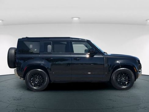 Used 2023 Land Rover Defender 110 SE AWD/4WD image 8