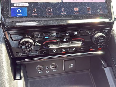 Used 2024 Jeep Grand Cherokee Limited w/ Luxury Tech Group II AWD/4WD image 31