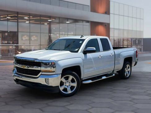 Used 2018 Chevrolet Silverado 1500 LT w/ All Star Edition AWD/4WD image 2