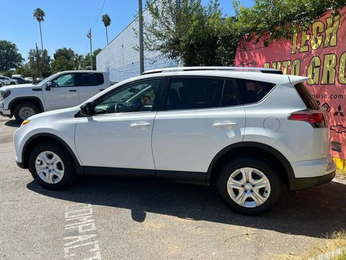 Used 2016 Toyota RAV4 LE FWD image 7