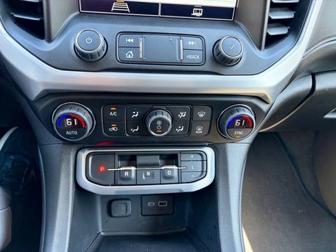 Used 2023 GMC Acadia SLE w/ Driver Convenience Package FWD image 30