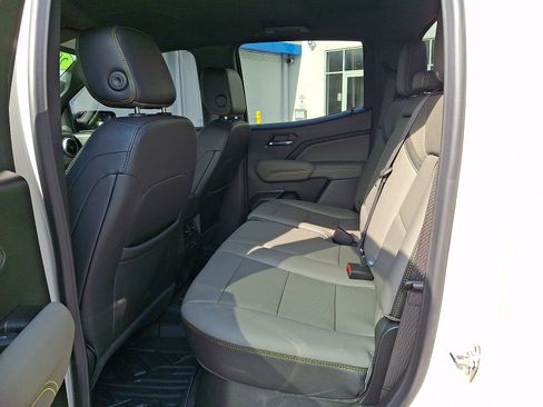 Certified 2026 Chevrolet Colorado ZR2 w/ Technology Package AWD/4WD image 11