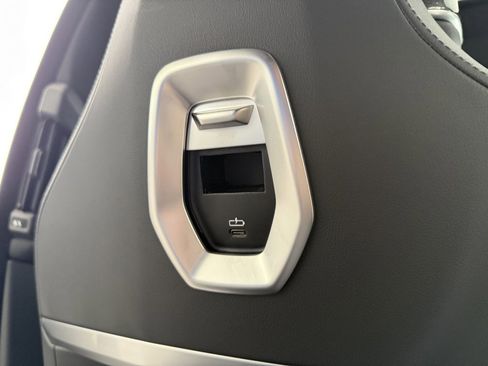 Used 2025 BMW 760i xDrive w/ Executive Package image 16