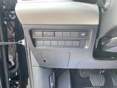 New 2025 Mitsubishi Outlander SE image 14