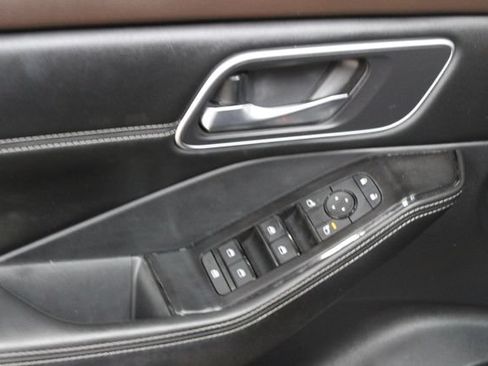 Used 2021 Nissan Rogue SV AWD/4WD image 13
