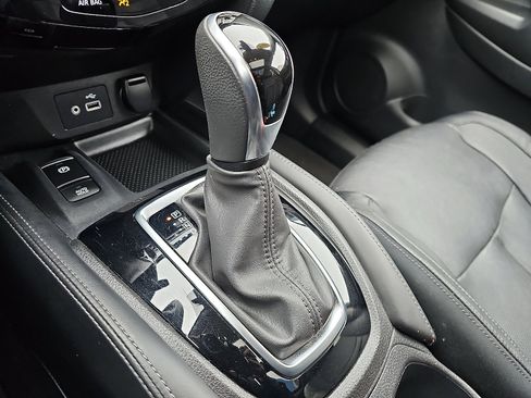 Used 2019 Nissan Rogue SL w/ Premium Package image 15