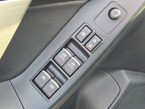 Used 2017 Subaru Forester 2.5i Limited image 19