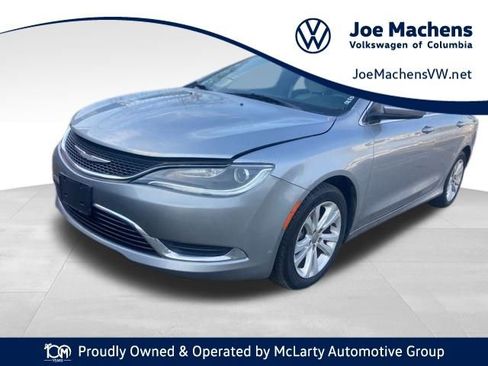 Used 2016 Chrysler 200 Limited image 1