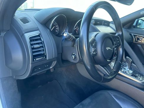 Used 2016 Jaguar F-TYPE Coupe image 27