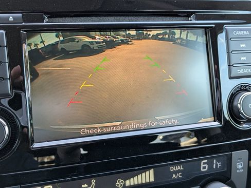 Used 2018 Nissan Rogue SV image 25