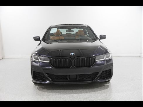Used 2023 BMW 540i xDrive w/ M Sport Package AWD/4WD image 2